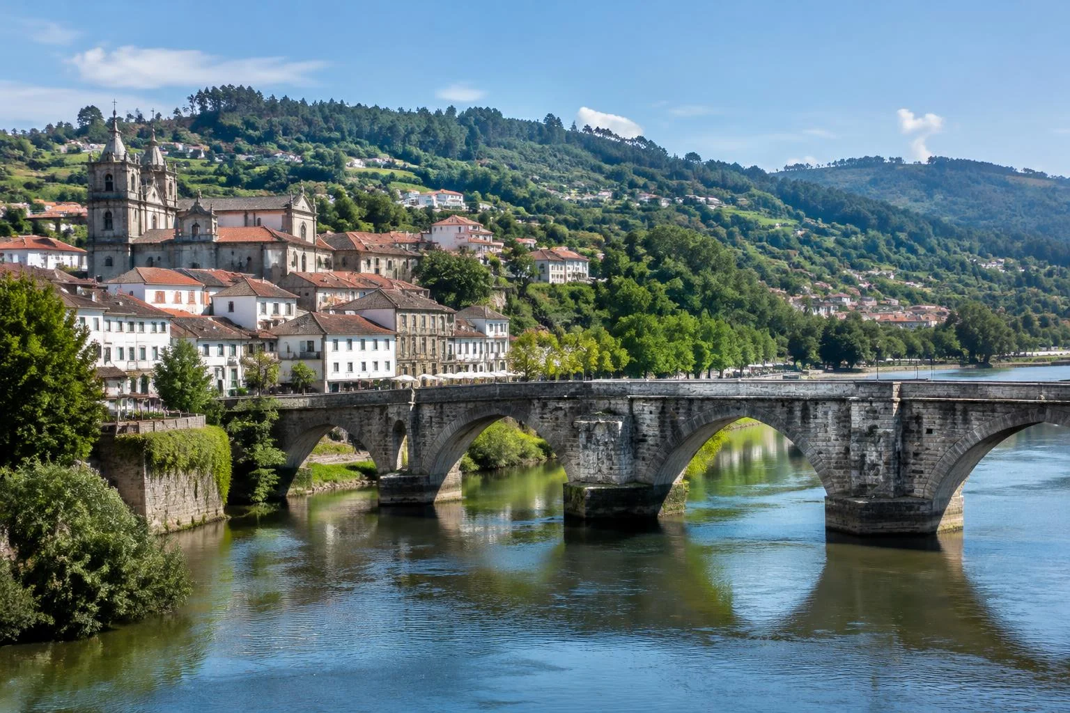 Paisagem de Amarante e rio Tâmega, ilustrativa da região Tâmega e Sousa